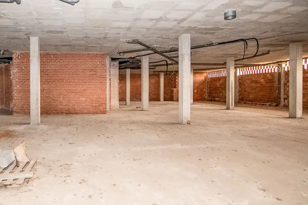 Local comercial en venta en Calle Leales 2, imagen 2