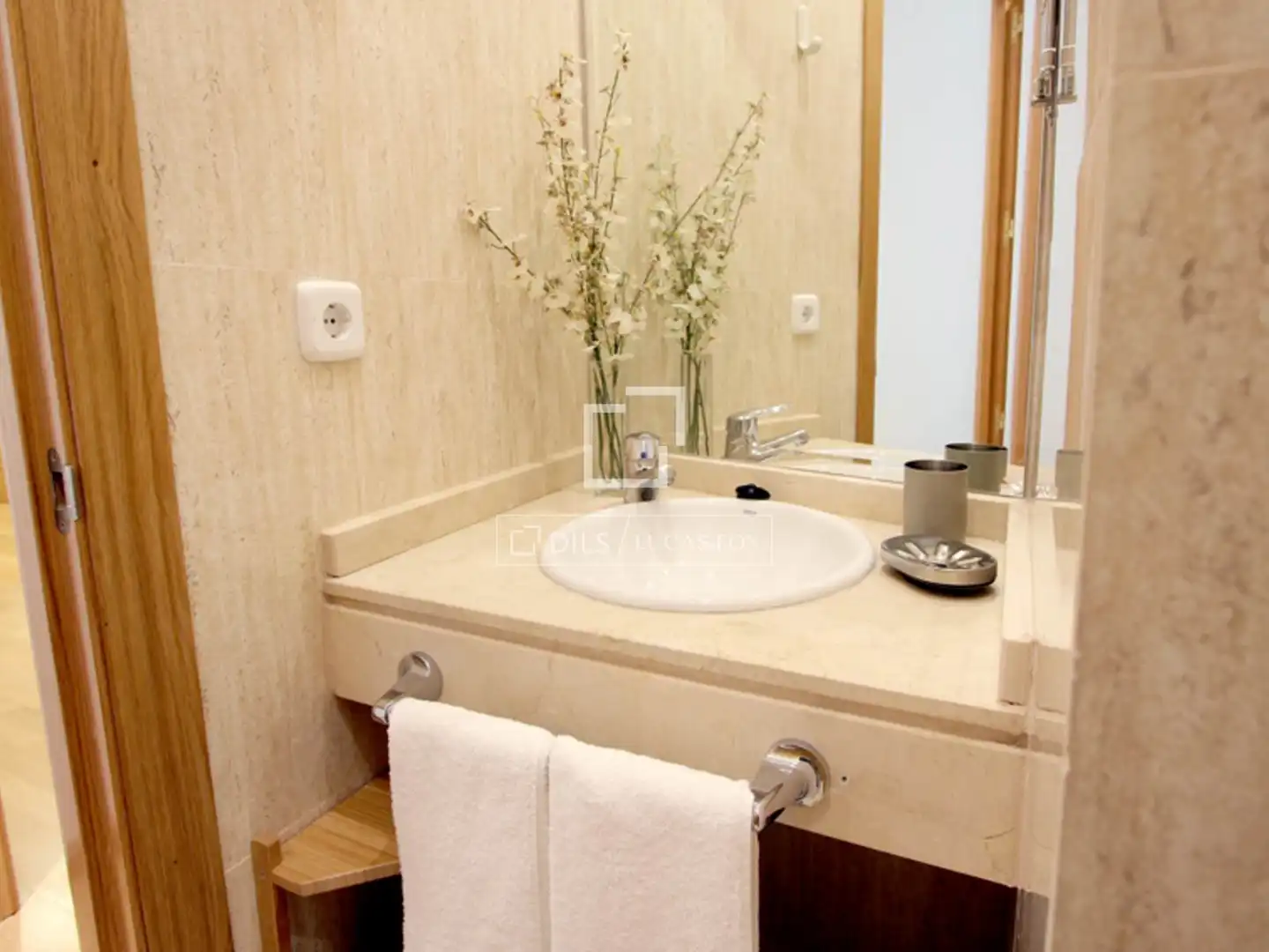 Bathroom of Flat for rent in Fuente Palmera  with Air Conditioner and Furnished