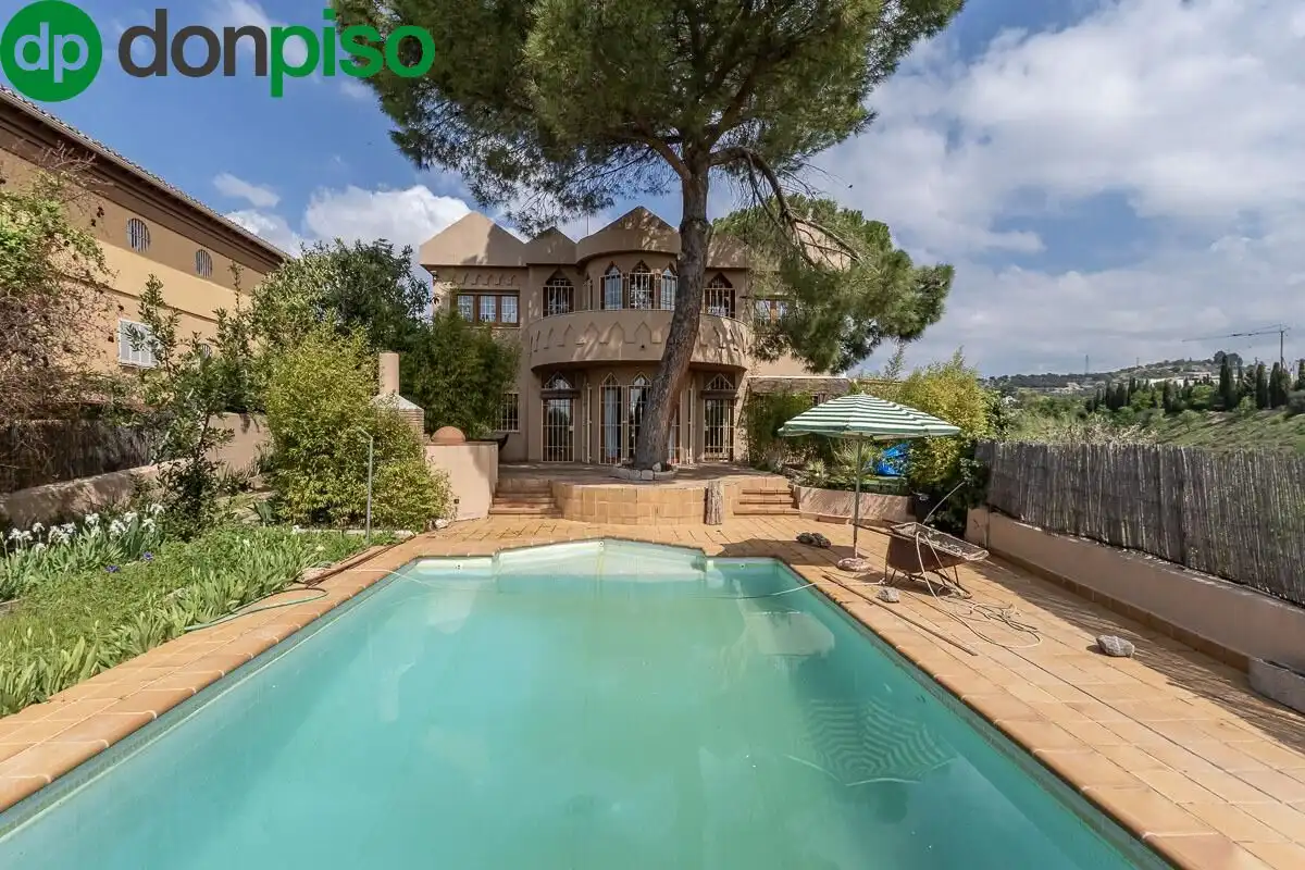 Casa con terrazza in vendita a Calle ARCES UR.MONTELUZ