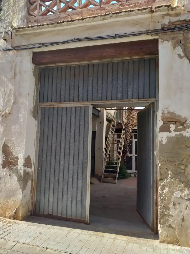 Vista exterior de Casa adosada en venda en Moncada amb Terrassa, Traster i Balcó