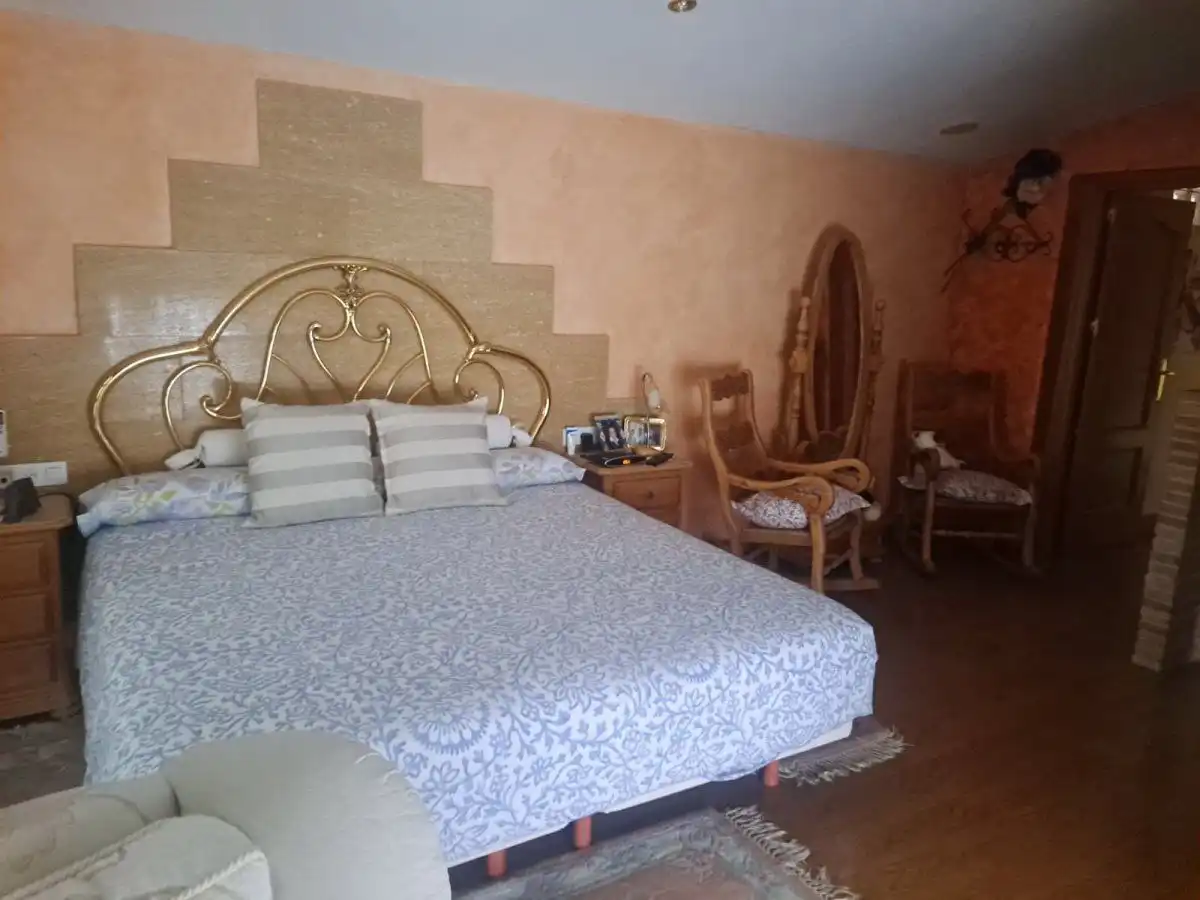 Dormitori de Casa o xalet en venda en La Alcayna