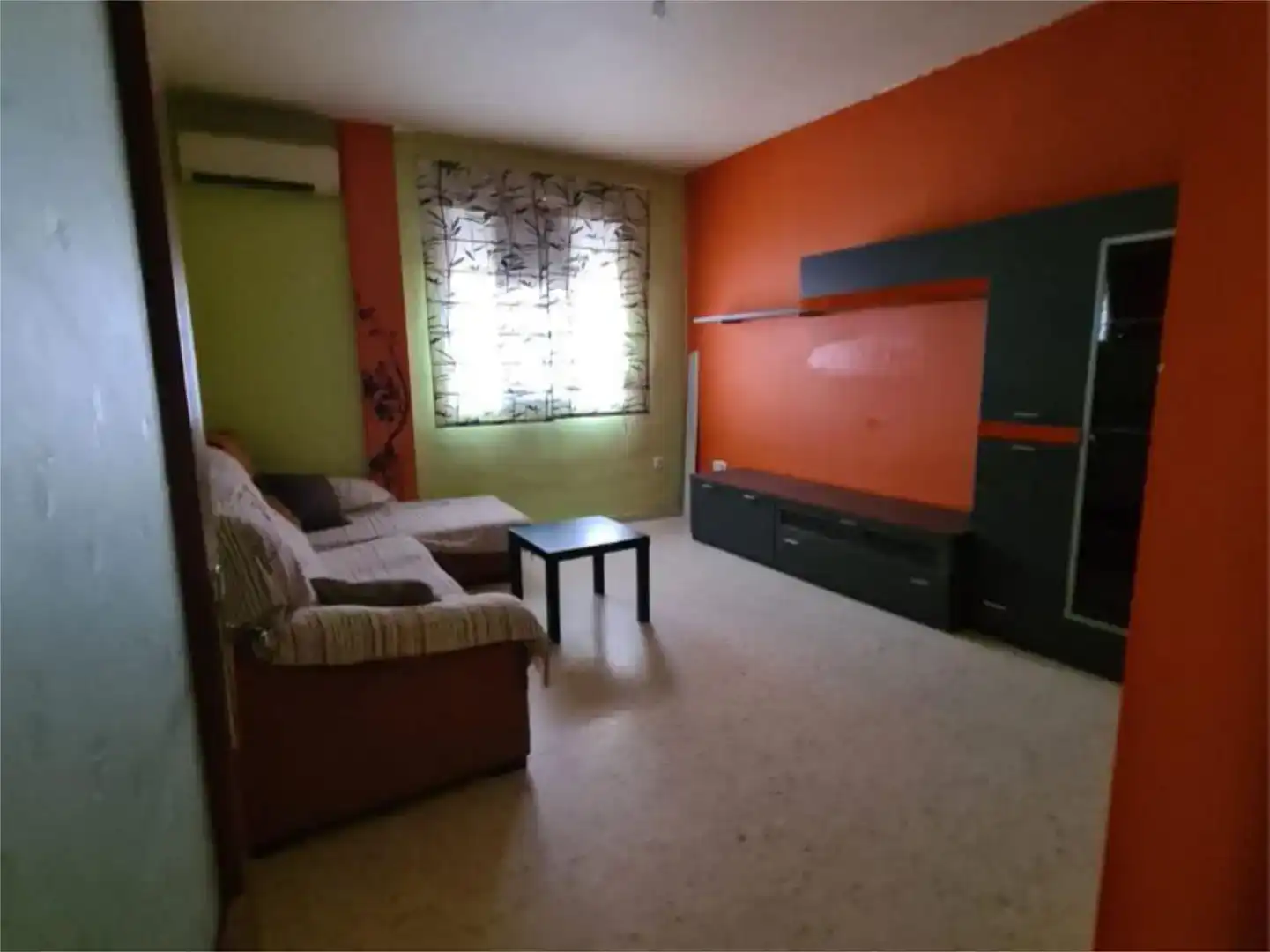 Sala d'estar de Pis en venda en Marchena amb Aire condicionat, Traster i Moblat