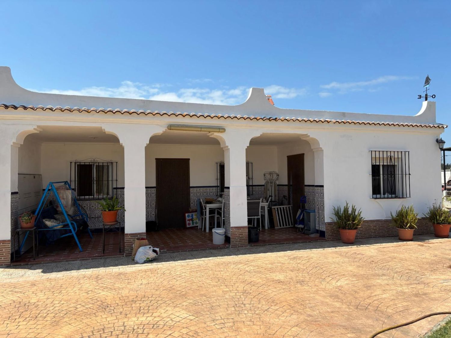 Vista exterior de Casa o xalet en venda en Chiclana de la Frontera amb Aire condicionat, Terrassa i Traster