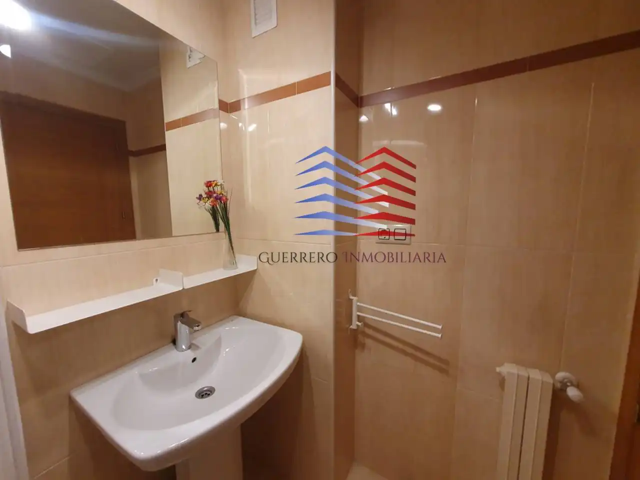 Badezimmer von Wohnung zur Miete in Ourense Capital  mit Heizung, Parkett und Terrasse
