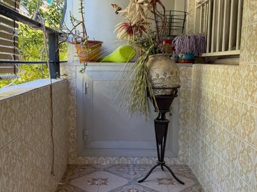 Piso con balcón en venta en Plaza Argel 5