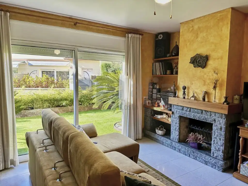 Sala de estar de Casa adosada en venta en Lloret de Mar con Calefacción, Jardín privado y Terraza