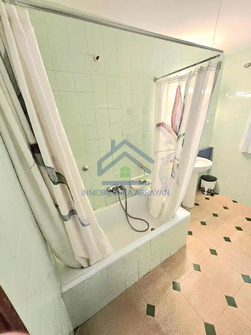 Baño de Piso en venta en Granada con Terraza y Amueblado