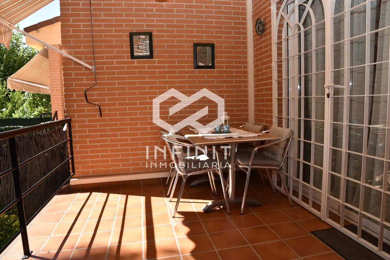 Terrassa de Casa adosada en venda en Alcalá de Henares amb Aire condicionat, Calefacció i Jardí privat