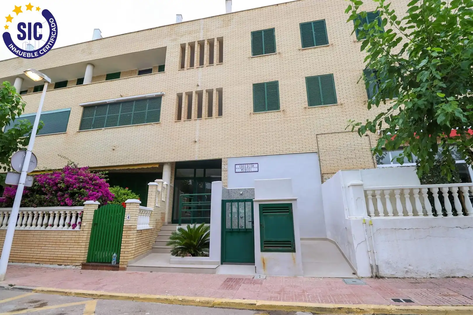 Vista exterior de Apartament en venda en Oropesa del Mar / Orpesa amb Jardí privat, Terrassa i Moblat
