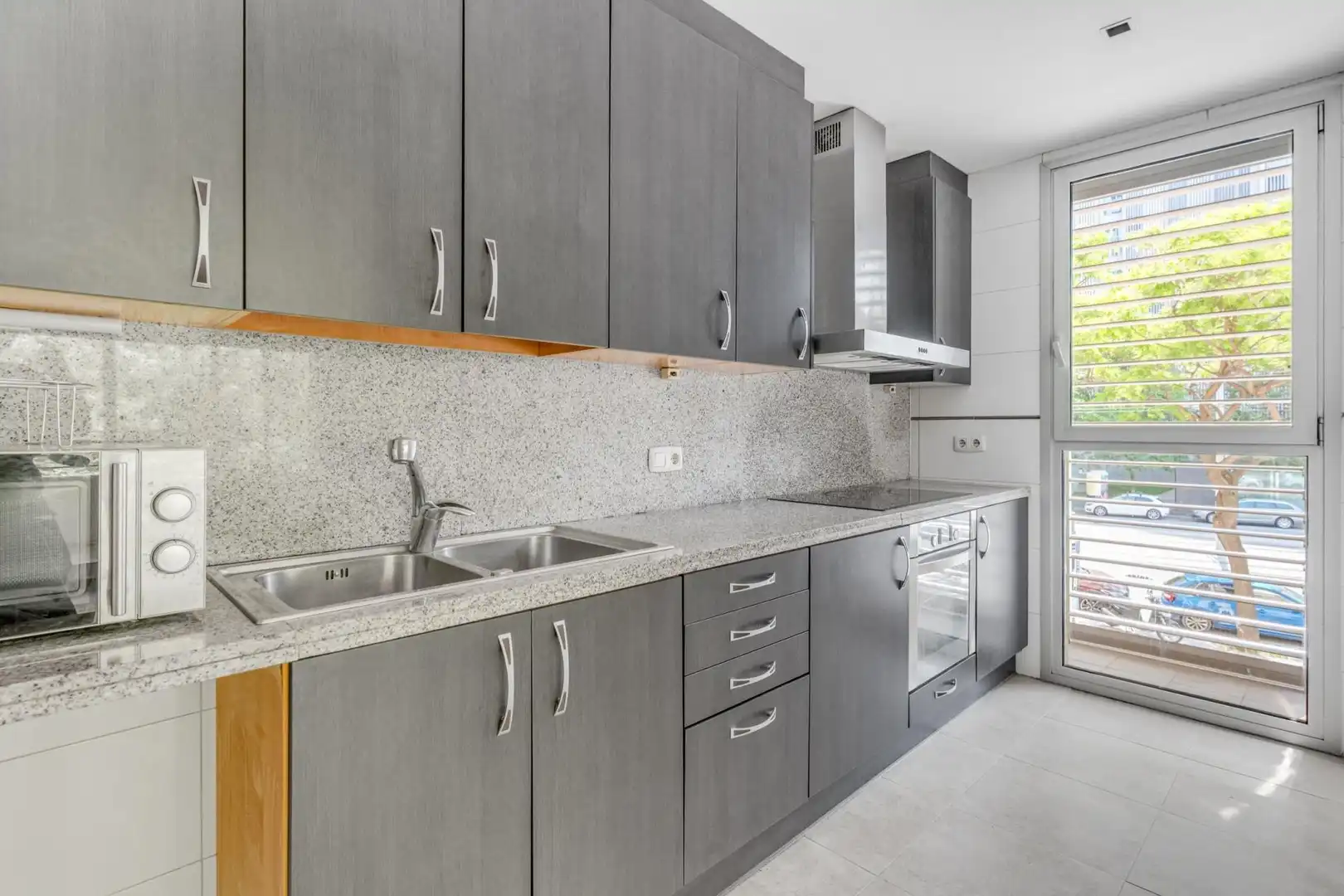 Cocina de Piso en venta en Sant Adrià de Besòs con Aire acondicionado, Calefacción y Jardín privado