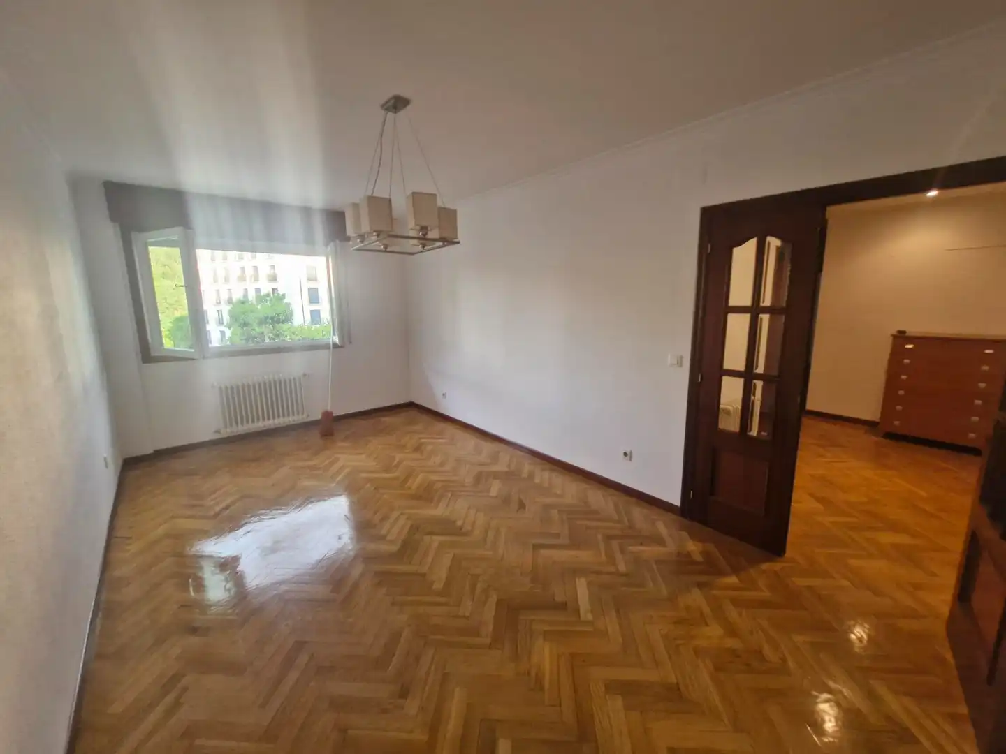 Sala d'estar de Pis de lloguer en Barbadás amb Calefacció, Parquet i Moblat