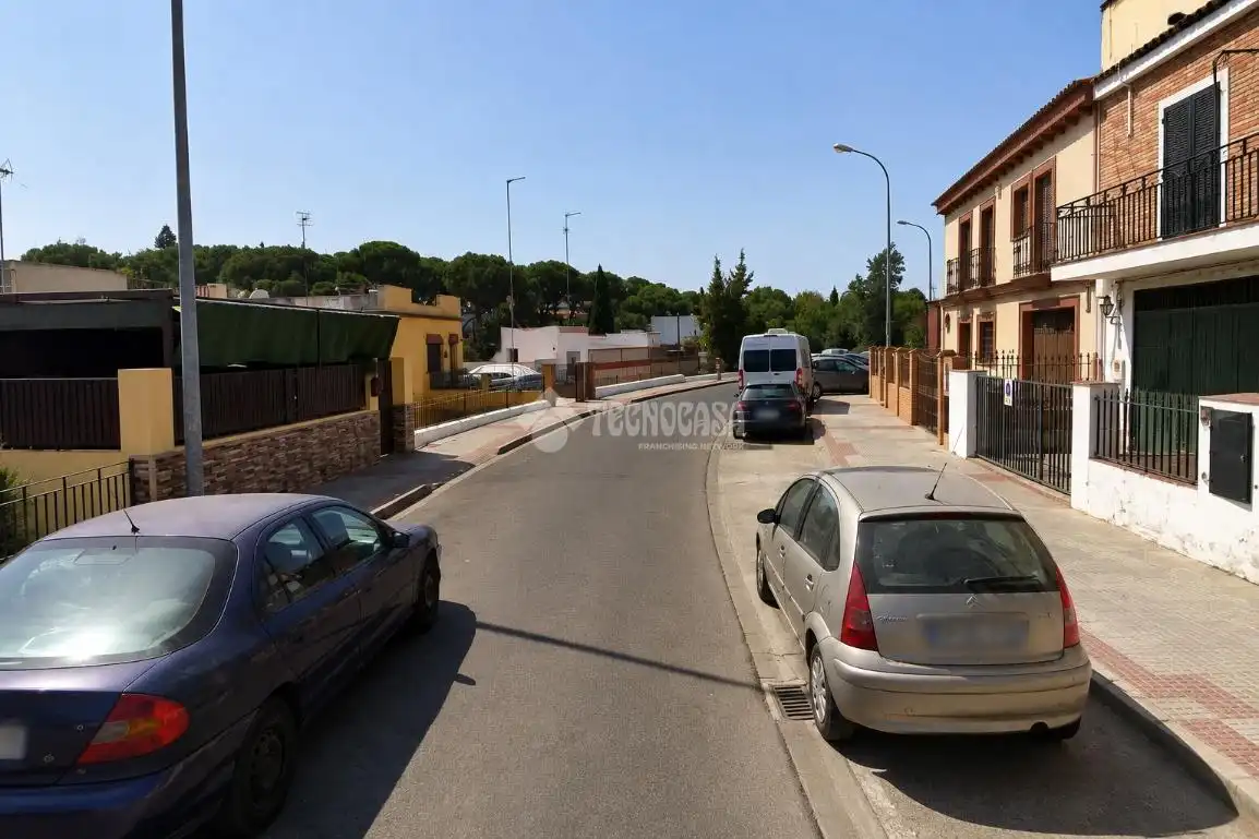 Aparcament de Casa adosada en venda en Alcalá de Guadaira amb Aire condicionat i Calefacció