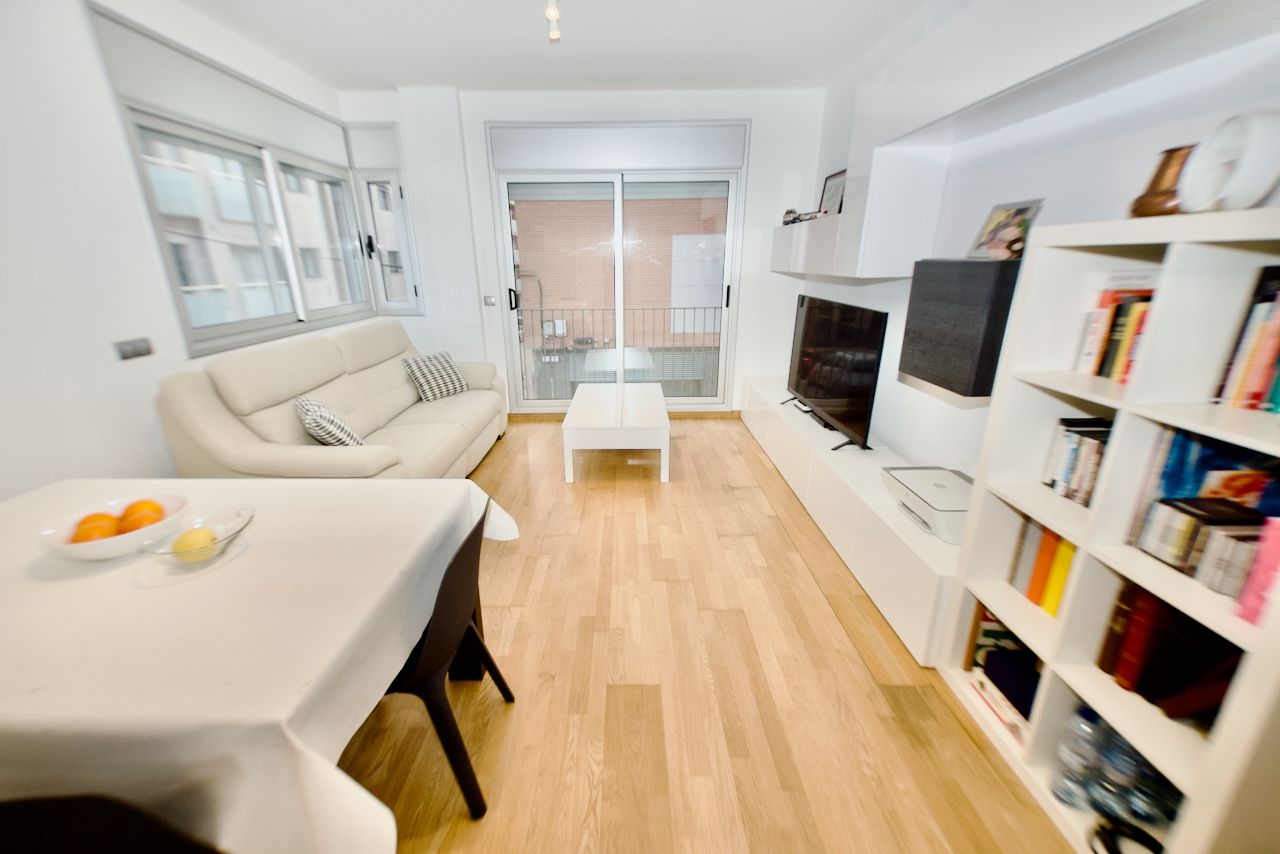 Sala d'estar de Pis de lloguer en Terrassa amb Calefacció, Parquet i Moblat