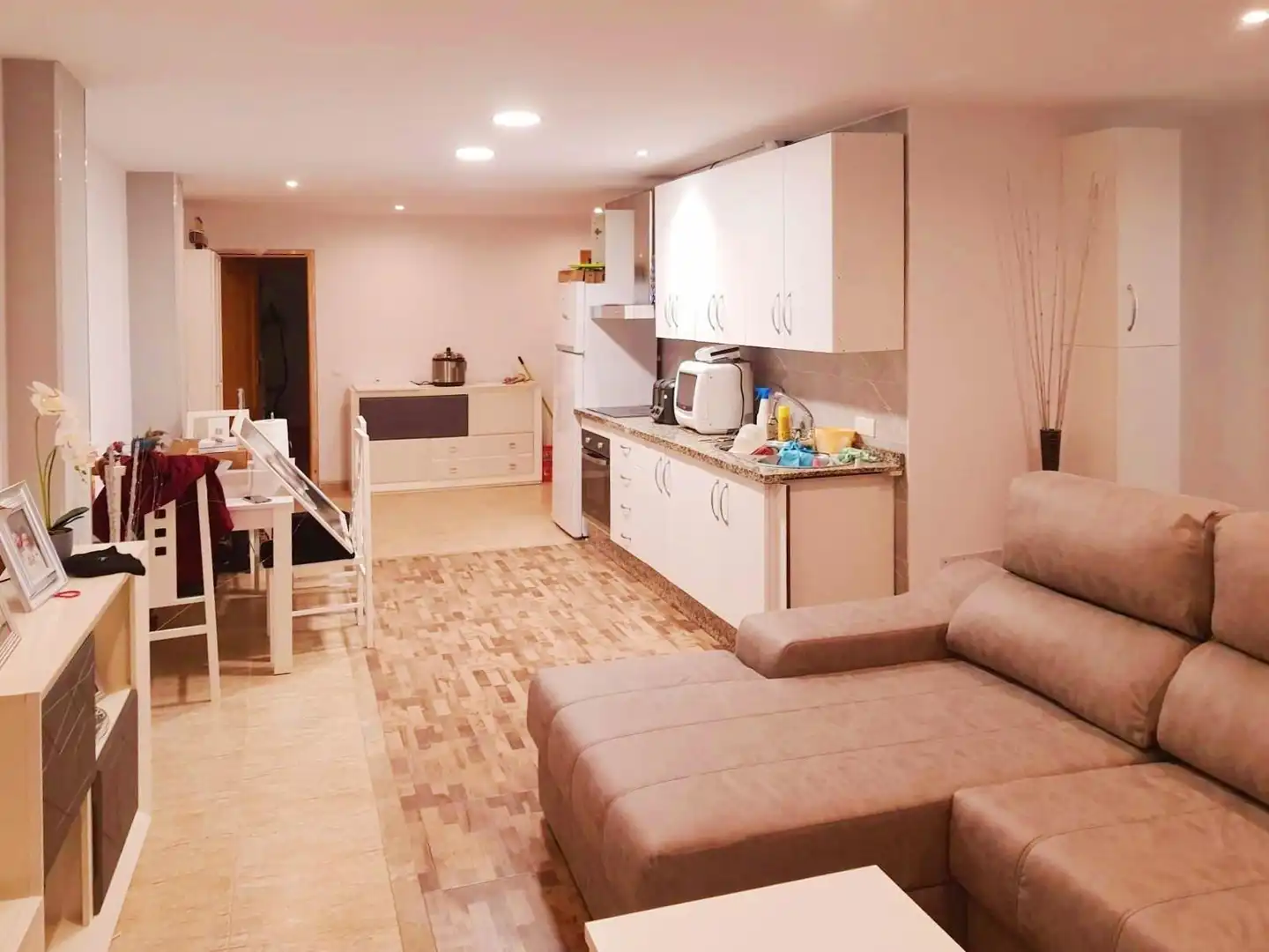 Wohnung zum Verkauf in El Ejido mit Klimaanlage, Abstellraum und Möbliert