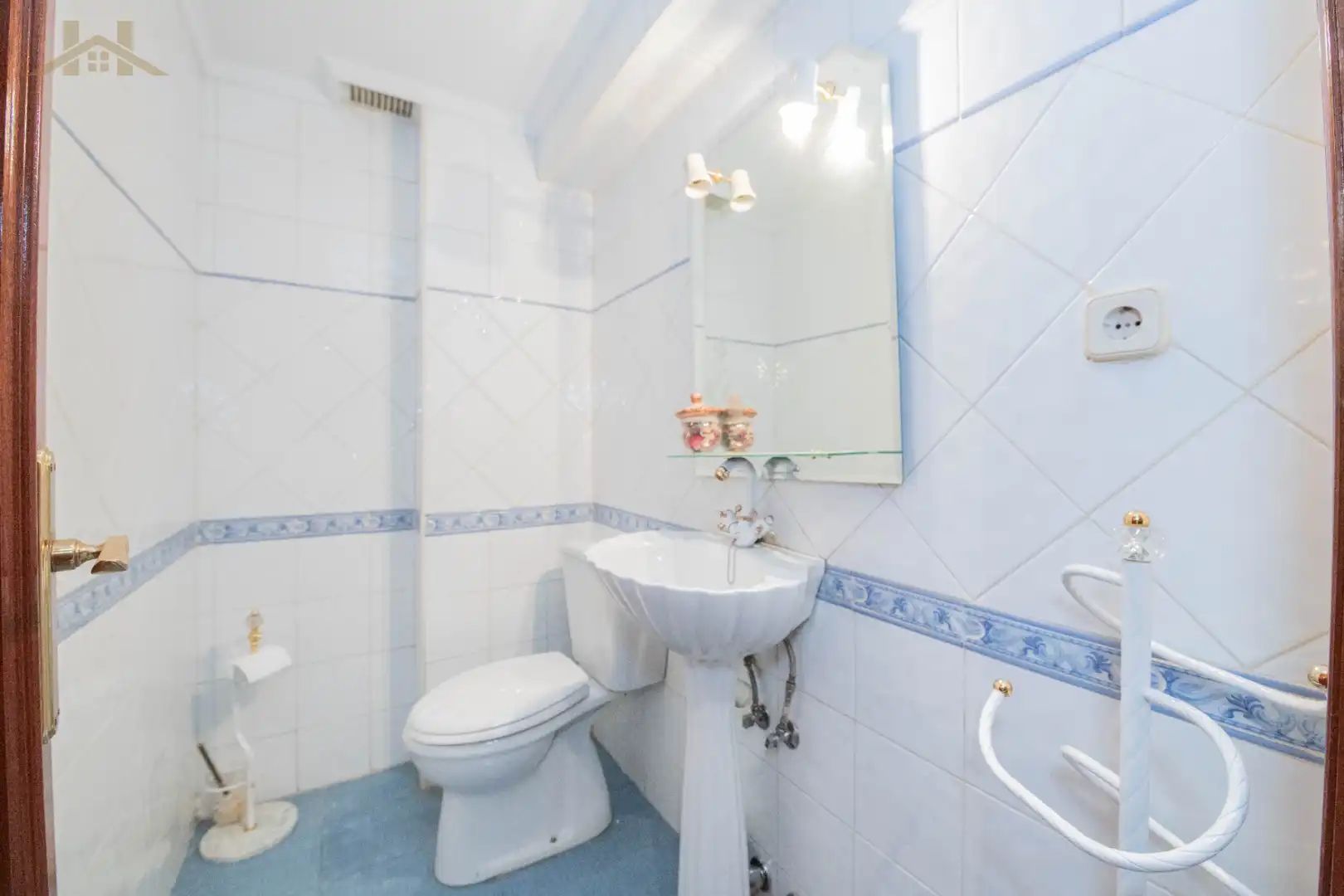 Baño de Casa adosada en venta en Pozuelo de Alarcón con Aire acondicionado, Calefacción y Jardín privado