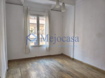 Piso con ascensor en venta en Calle de Escosura