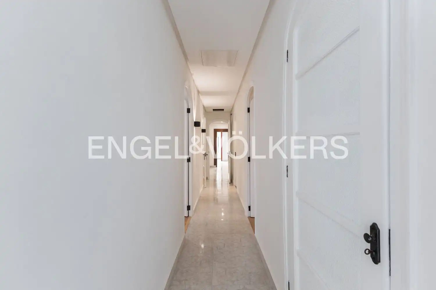 Wohnung zur Miete in Valencia mit Klimaanlage, Heizung und Parkett