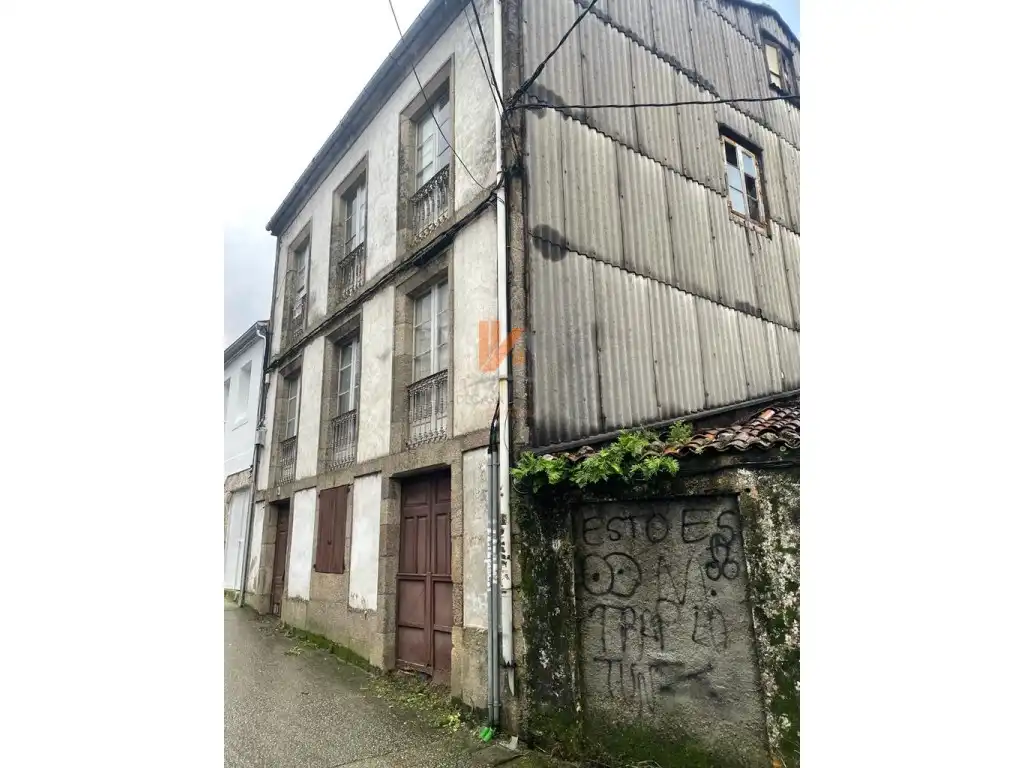 Exterior view of Buildings for sale in Santiago de Compostela 