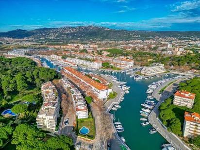 Vista exterior de Pis en venda en Castell-Platja d'Aro amb Aire condicionat, Calefacció i Terrassa