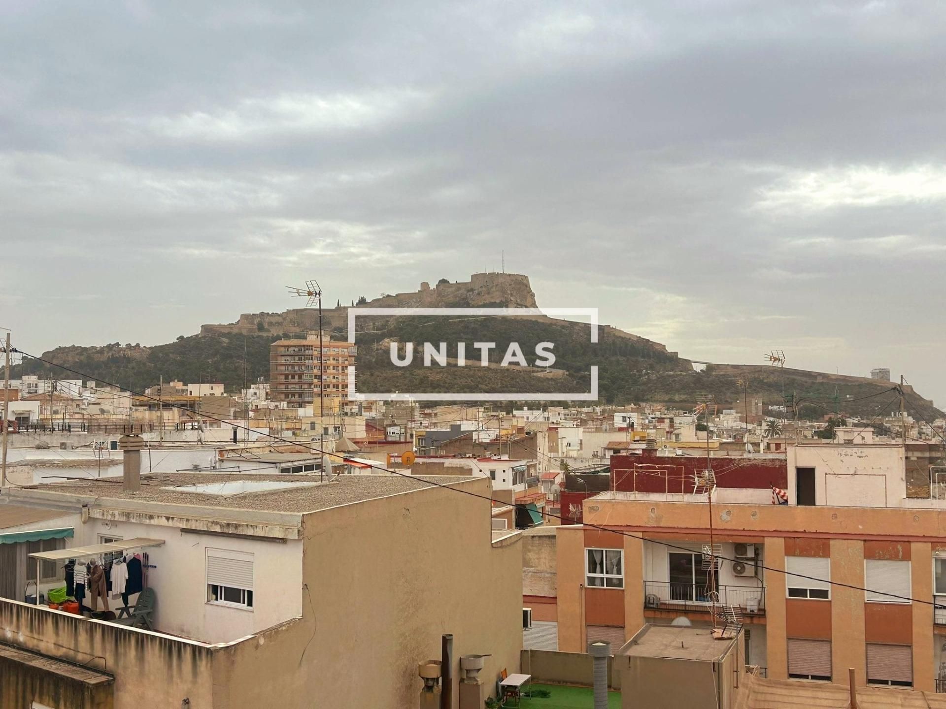 Vista exterior de Àtic en venda en Alicante / Alacant amb Terrassa i Balcó