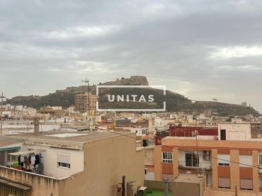Àtic amb balcó en venda a Pla - Carolinas
