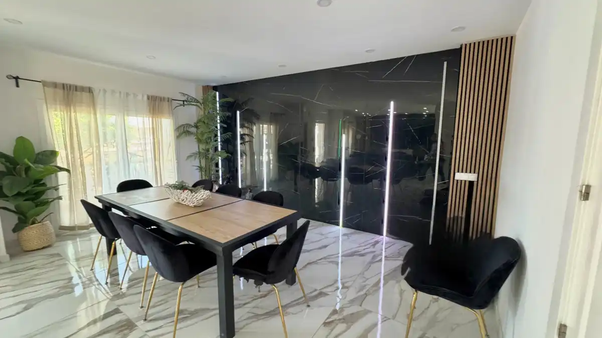 Menjador de Casa o xalet en venda en Alhaurín de la Torre amb Aire condicionat, Calefacció i Piscina