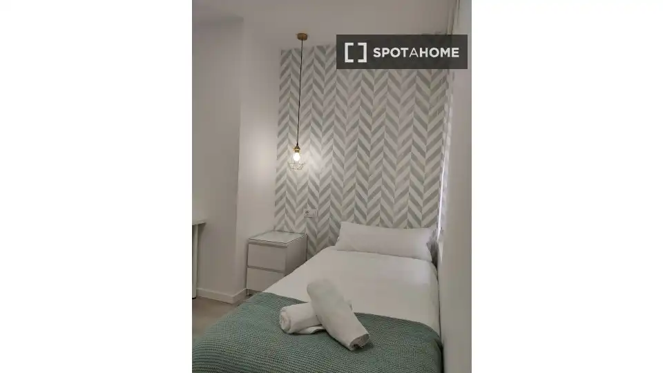 Habitació a La Calzada - La Florida