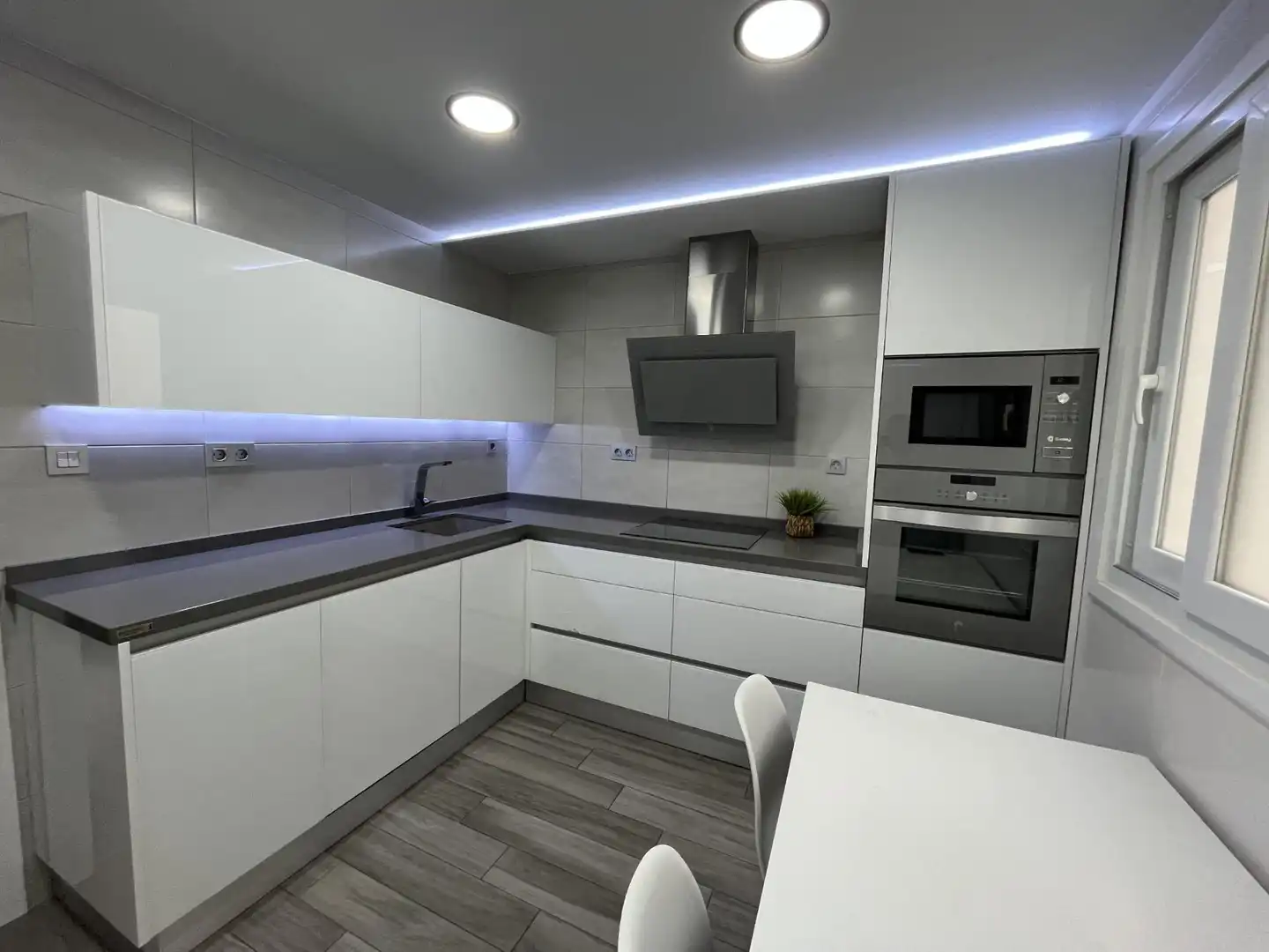 Cocina de Piso de alquiler en Almería con Aire acondicionado, Calefacción y Amueblado