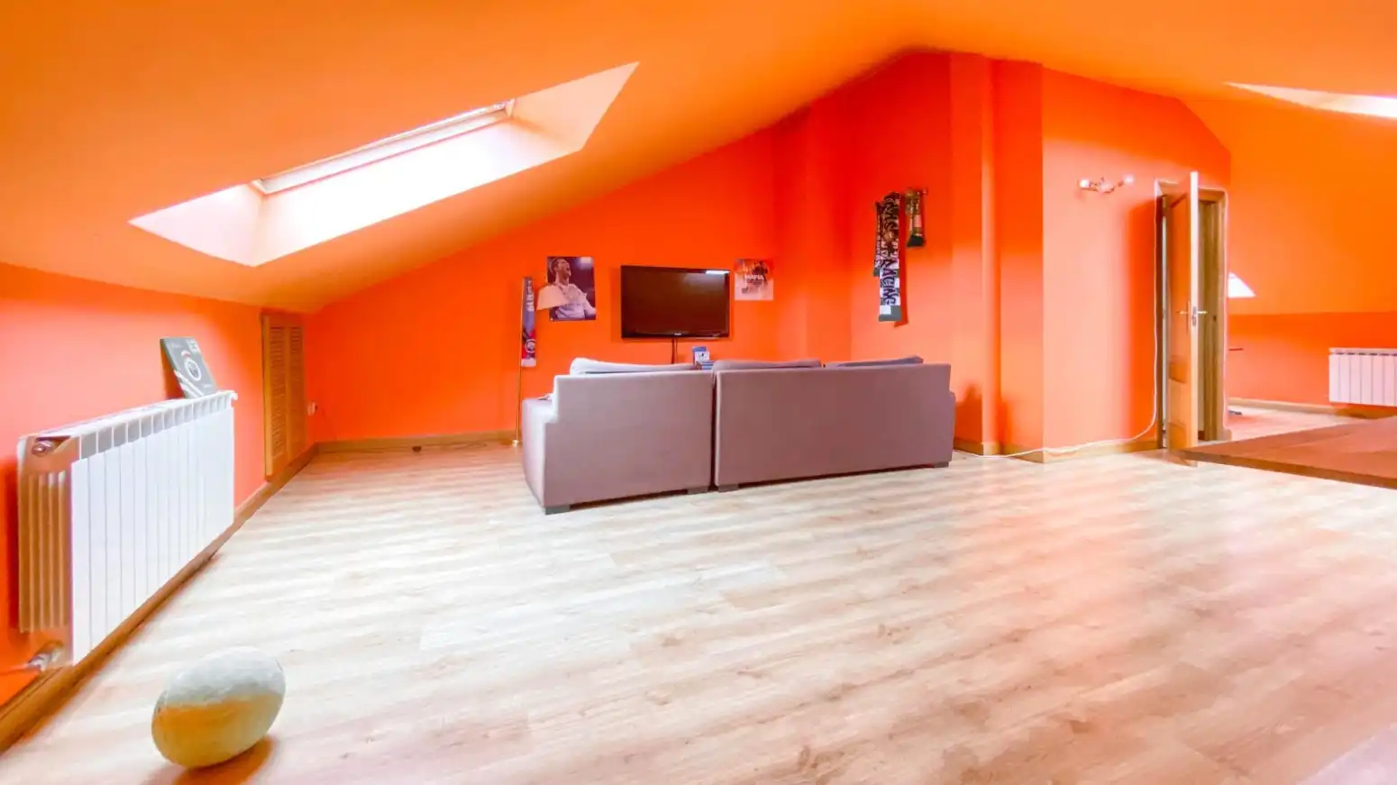 Wohnzimmer von Einfamilien-Reihenhaus zum Verkauf in Santa Cruz de Bezana mit Heizung, Parkett und Abstellraum