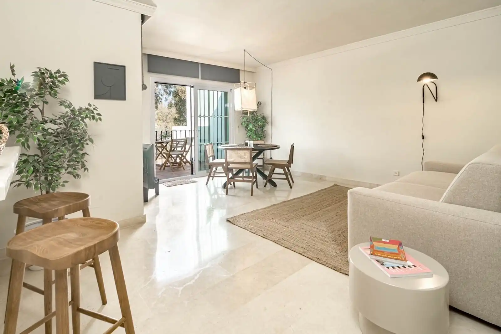 Sala de estar de Ático en venta en Marbella con Aire acondicionado, Amueblado y Piscina comunitaria