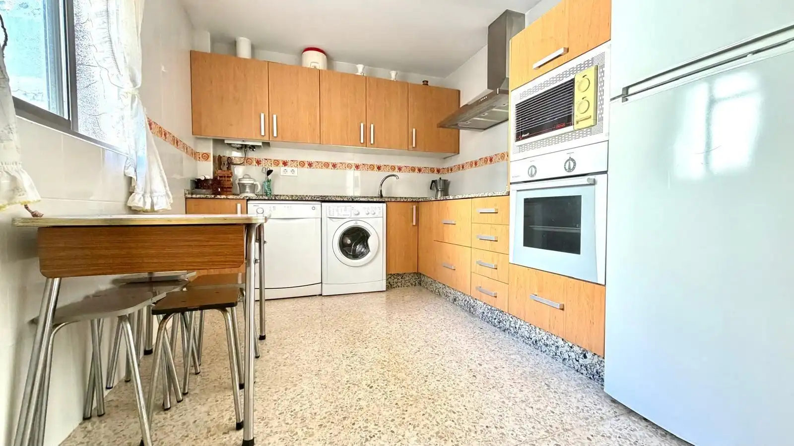 Küche von Wohnung zum Verkauf in El Puerto de Santa María mit Klimaanlage und Terrasse