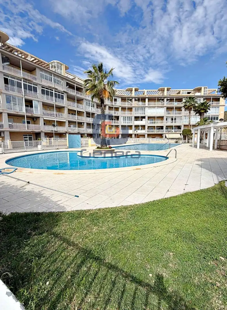 Piscina de Ático en venta en El Campello con Aire acondicionado, Terraza y Amueblado