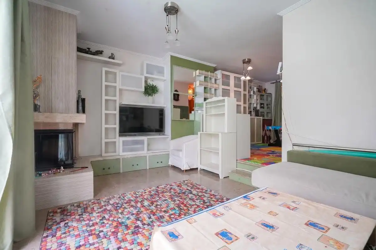 Sala d'estar de Casa adosada en venda en Guadalajara amb Aire condicionat, Calefacció i Terrassa