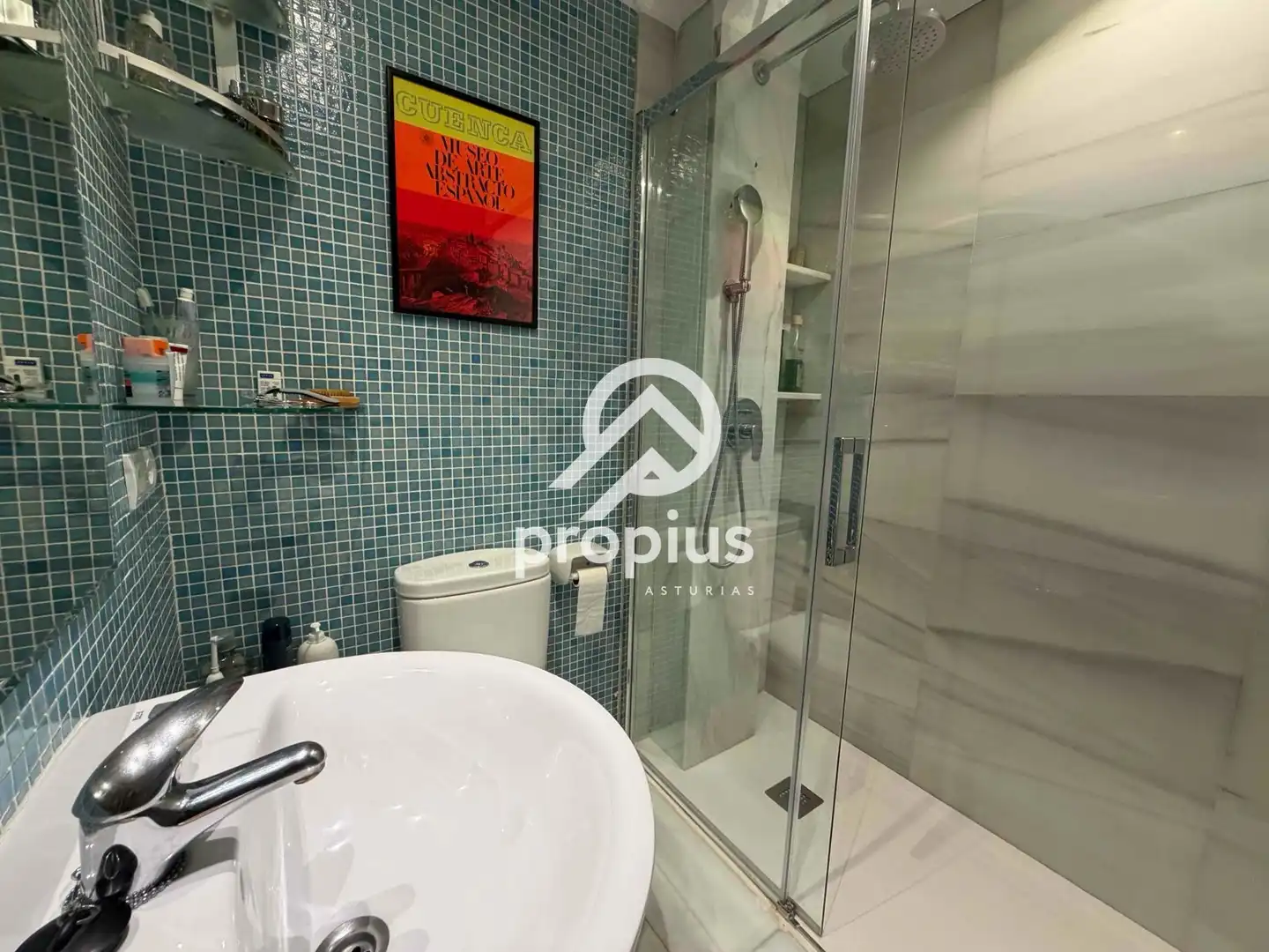 Bathroom of Flat for sale in Oviedo   with Heating, Parquet flooring and Oven