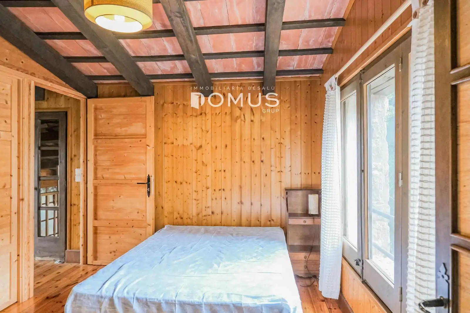 Habitación de Finca rústica en venta en Santa Pau con Calefacción, Parquet y Piscina