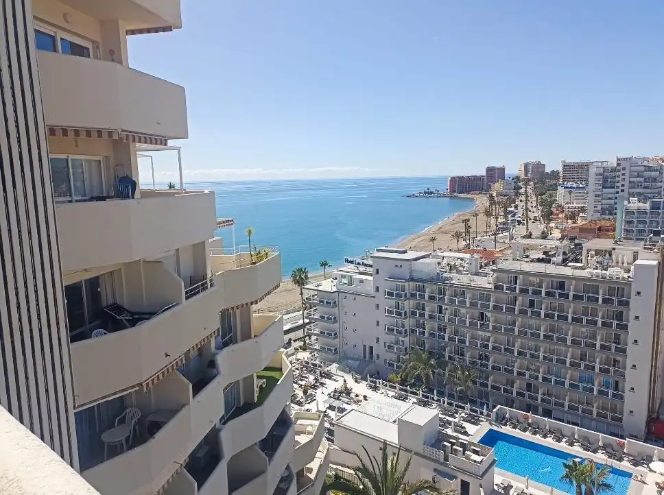 Vista exterior de Estudio en venta en Benalmádena con Aire acondicionado, Terraza y Amueblado