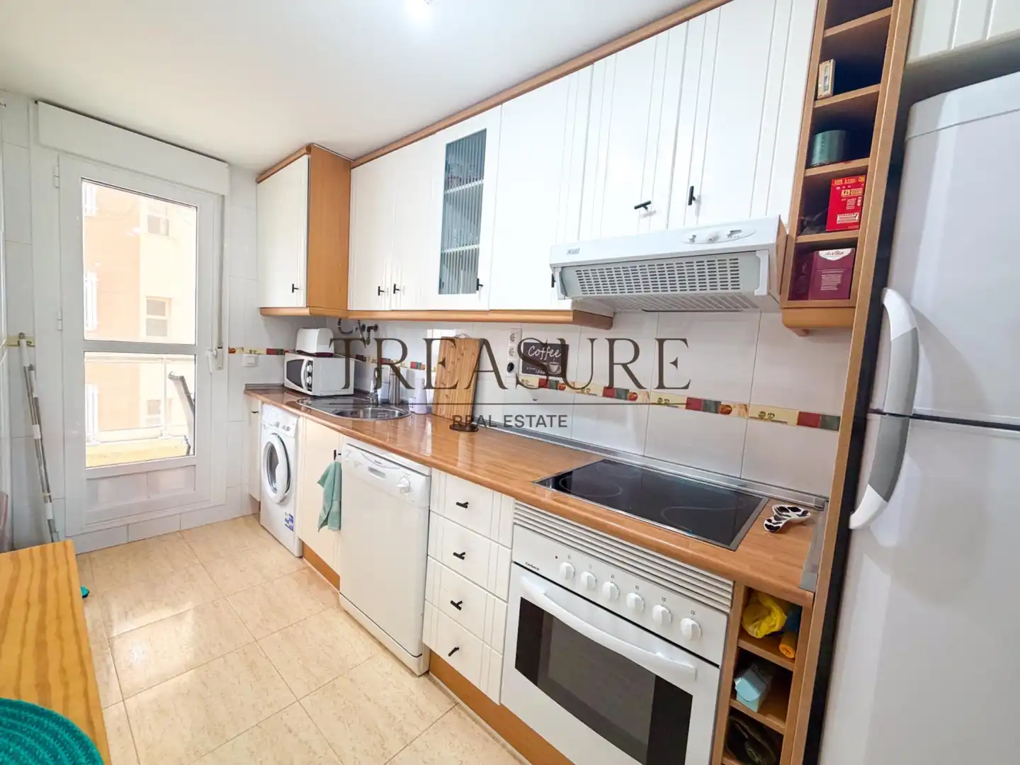Cuina de Apartament en venda en La Manga del Mar Menor amb Aire condicionat, Terrassa i Moblat