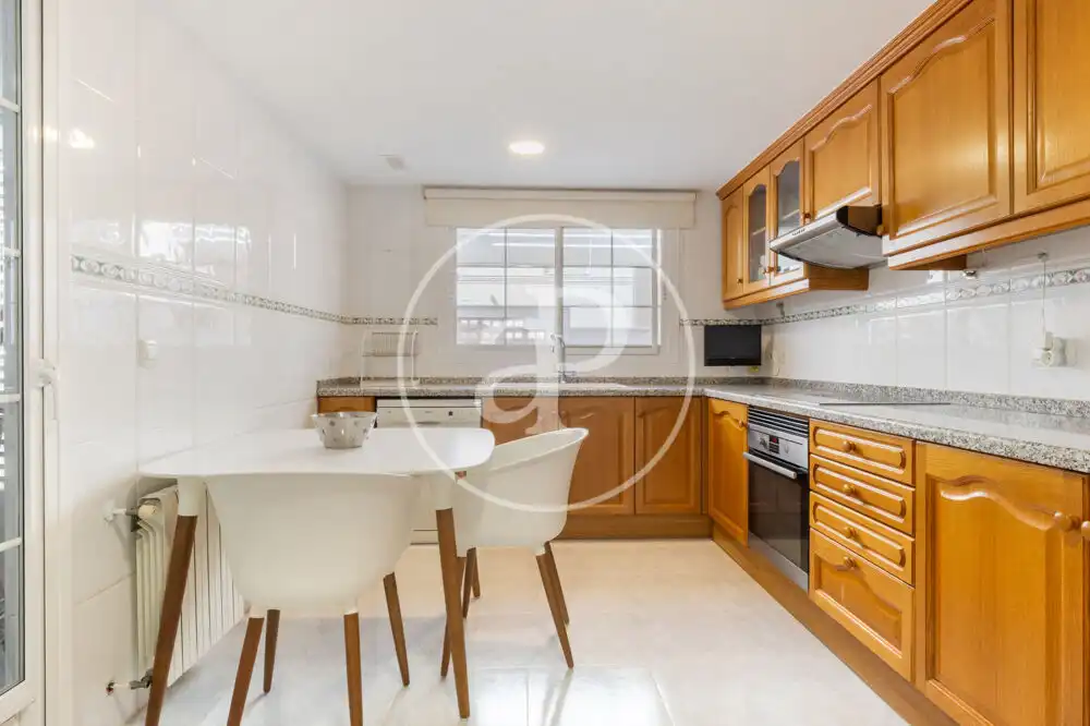 Cocina de Ático de alquiler en Bétera con Aire acondicionado, Calefacción y Jardín privado