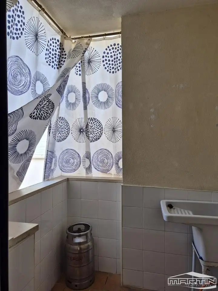 Baño de Piso de alquiler en Lucena con Aire acondicionado, Terraza y Piscina comunitaria