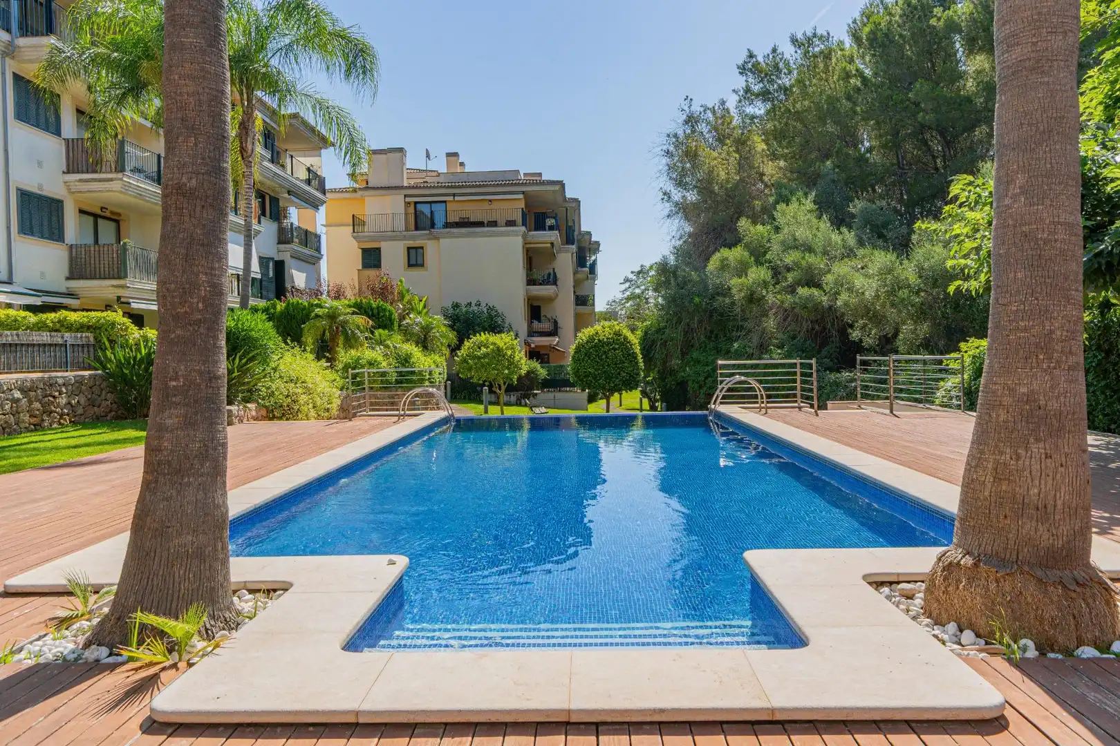 Schwimmbecken von Erdgeschoss zum Verkauf in  Palma de Mallorca mit Klimaanlage, Heizung und Privatgarten