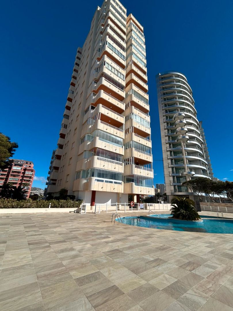 Vista exterior de Apartament en venda en Calpe / Calp amb Aire condicionat, Calefacció i Terrassa