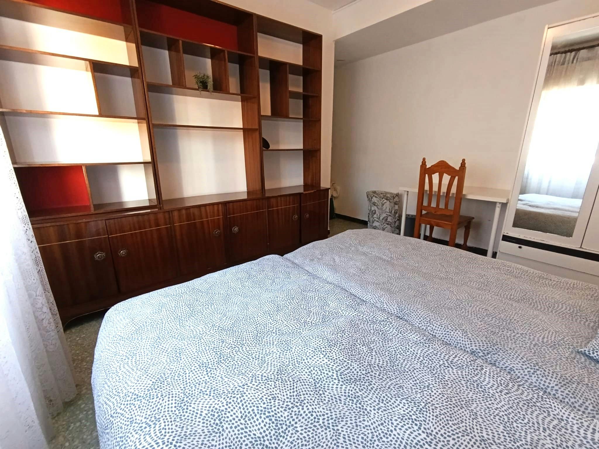 Dormitori de Pis per a compartir en  Sevilla Capital amb Aire condicionat, Moblat i Rentadora