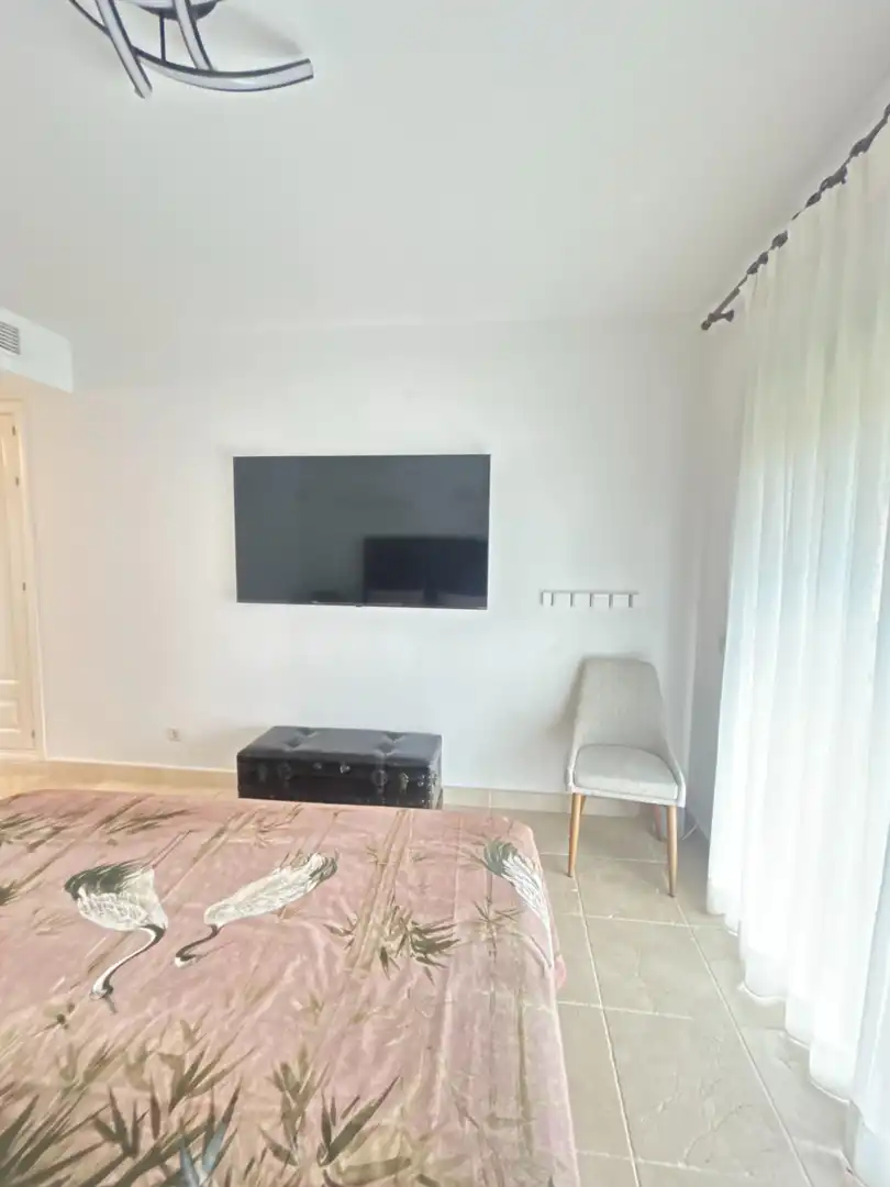 Sala de estar de Casa adosada en venta en Estepona con Aire acondicionado, Jardín privado y Amueblado
