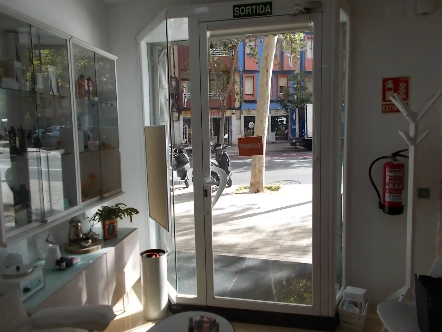 Business premises for transfer in Carrer de Sant Antoni Maria Claret, imagen 2