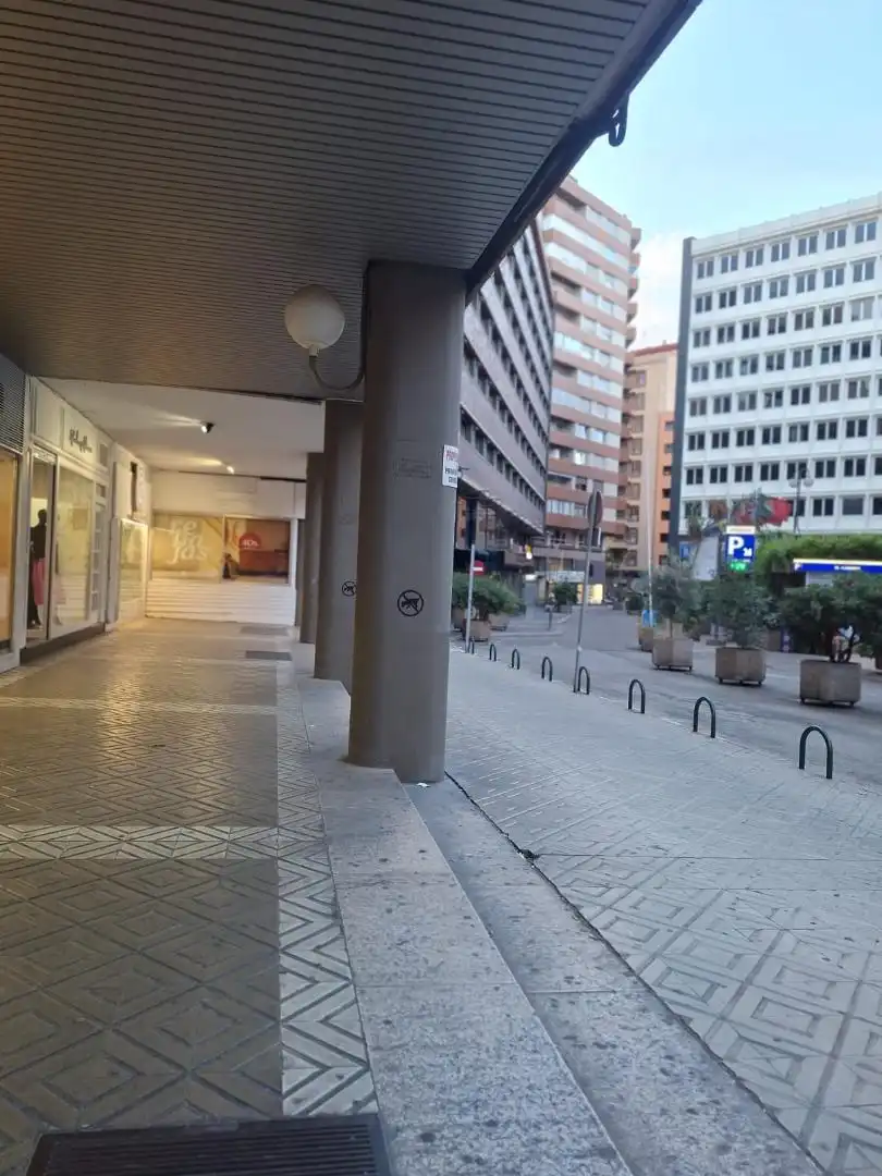 Vista exterior de Oficina en venda en Zaragoza