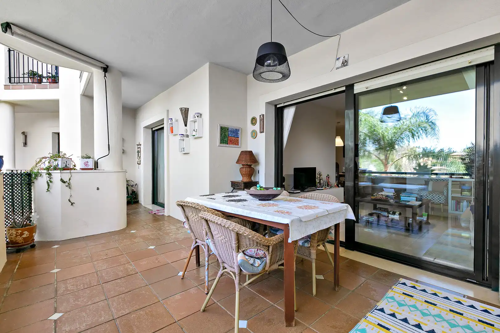 Comedor de Apartamento en venta en Marbella con Terraza y Internet