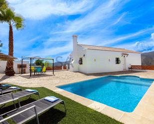 Vista exterior de Casa o xalet de lloguer en Almuñécar amb Aire condicionat, Terrassa i Piscina