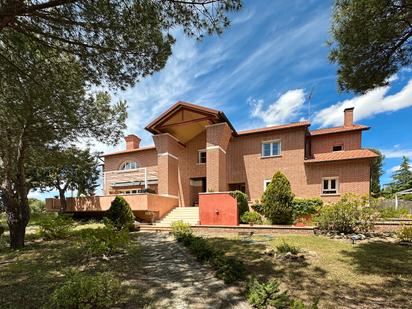 Vista exterior de Casa o xalet en venda en Torrelodones amb Aire condicionat, Calefacció i Jardí privat