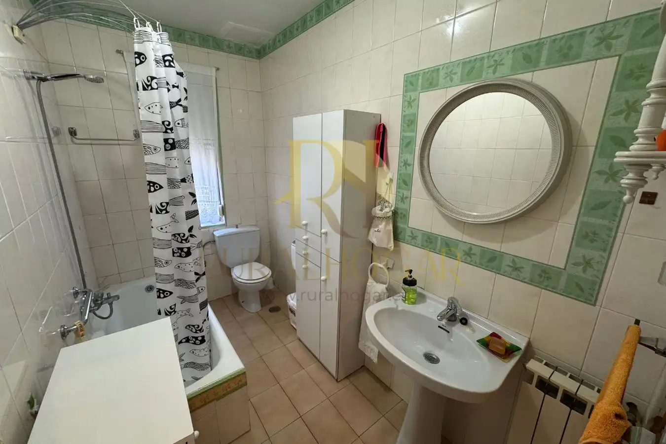 Bathroom of Houses for sale in León Capital   with Heating, Private garden and Parquet flooring