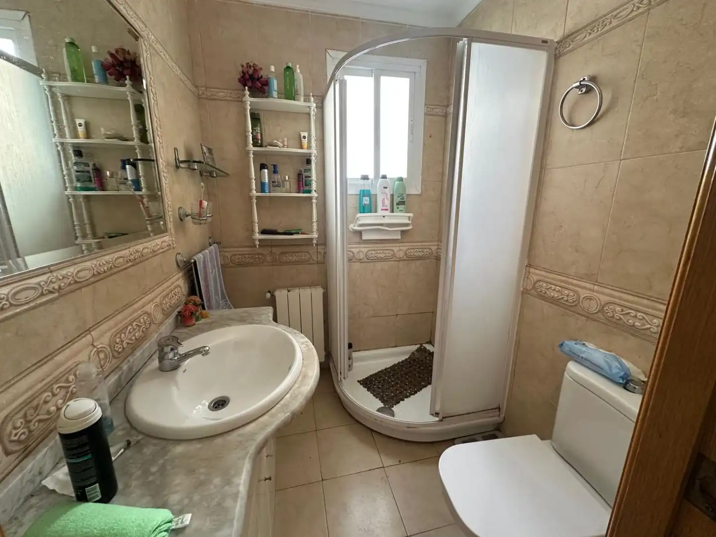 Badezimmer von Einfamilien-Reihenhaus zum Verkauf in Benicasim / Benicàssim mit Klimaanlage, Heizung und Terrasse
